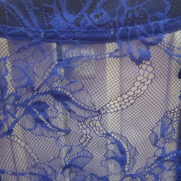 Blue & black lacy crop top cardigan with black lining in front and sleeves! - Picture 3 of 7